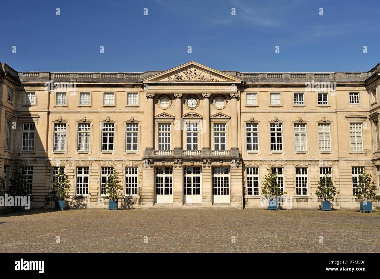 France, Oise, Compiegne, the castle which was the former royal and imperial residence, facade on the garden side, entrance to the palace Stock Photo