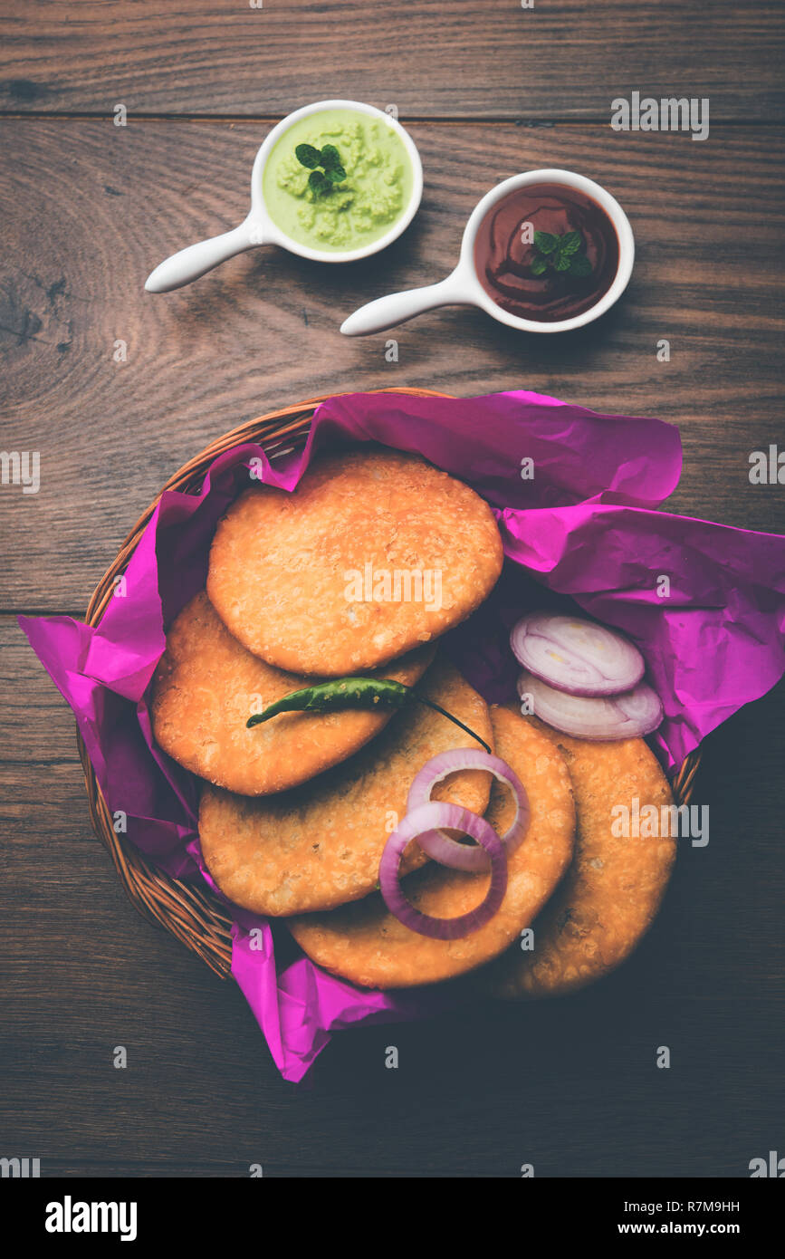 Shegaon or Rajasthani Kachori served with green Chutney and tomato