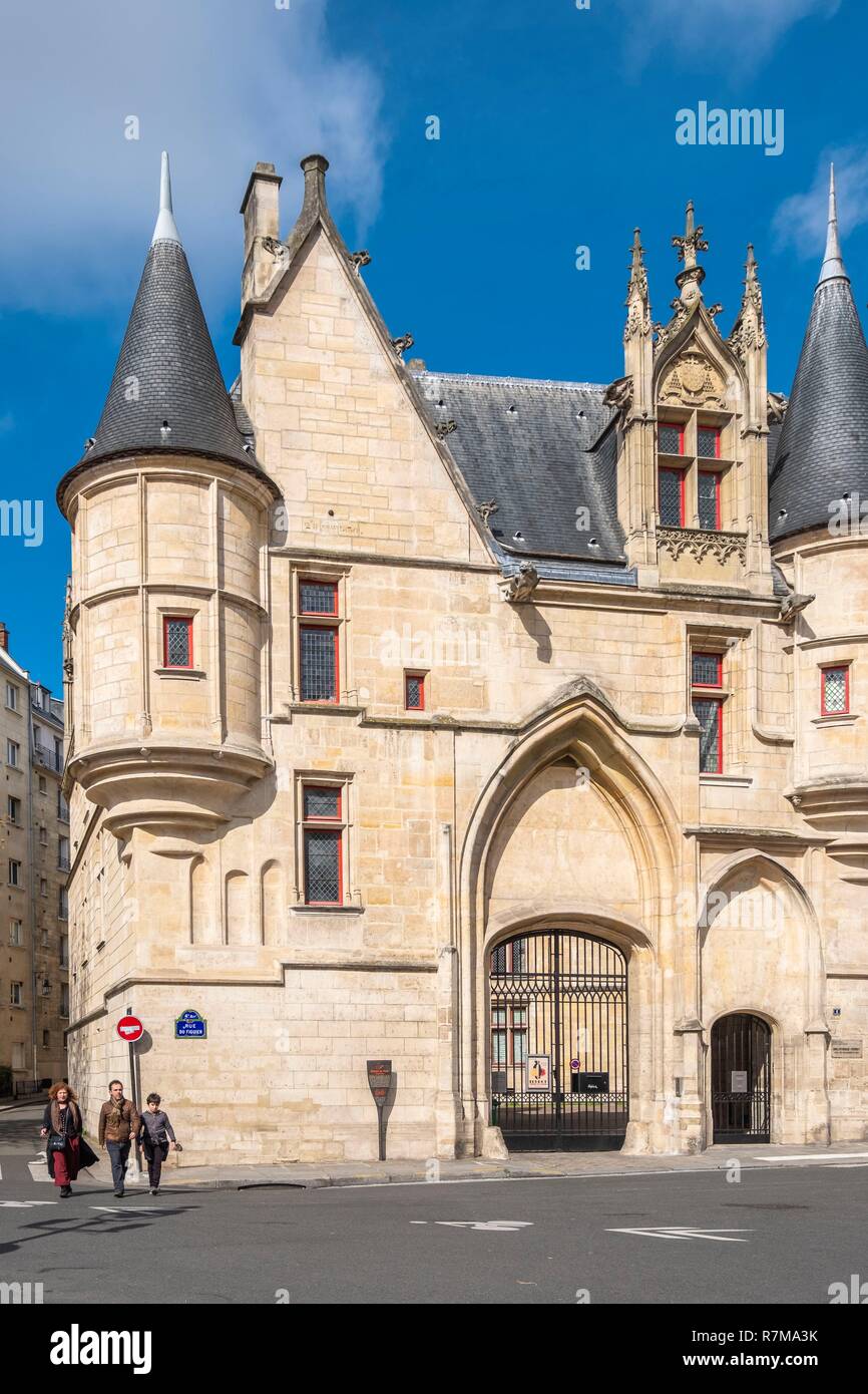France, Paris, Forney Library founded in 1886 and installed in the Hotel de Sens since 1961 Stock Photo