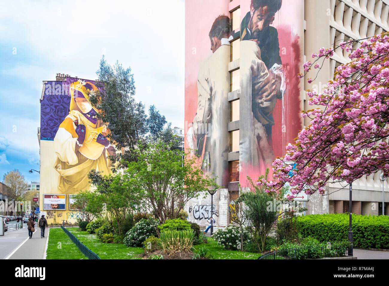 France, Paris, Street Art of the 13th district, Etreinte et Lutte by the  artist Conor Harrington and La Madre Secular 2 by the artist INTI, Vincent  Auriol boulevard Stock Photo - Alamy
