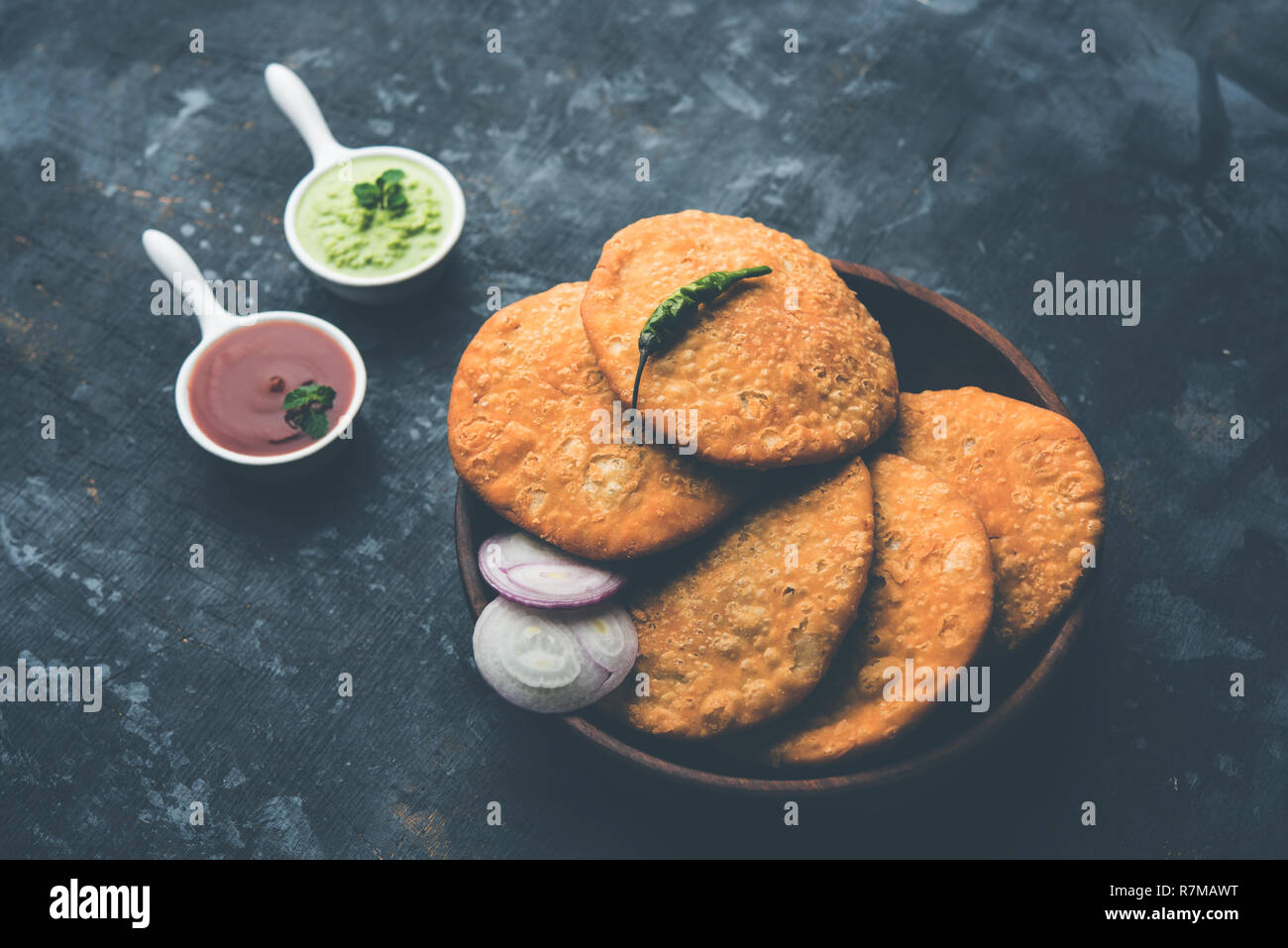 Shegaon or Rajasthani Kachori served with green Chutney and tomato