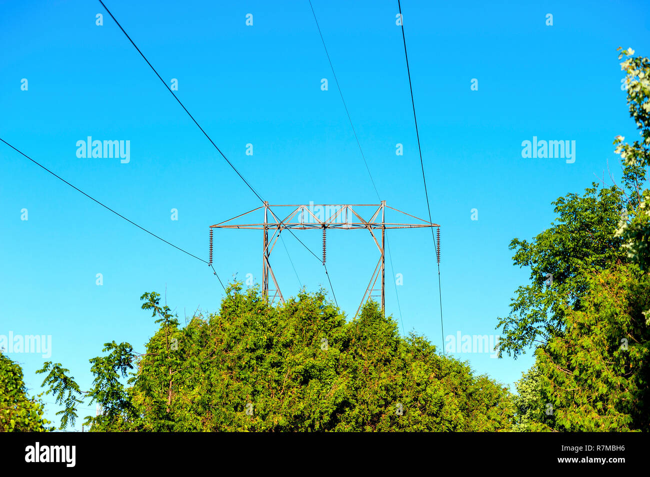 Low overhead wires hires stock photography and images Alamy