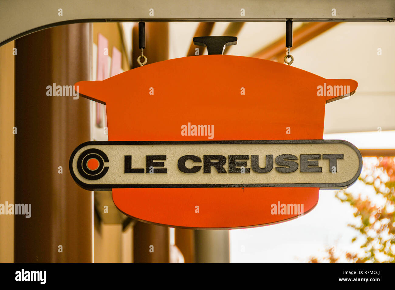Le creuset logo hi-res stock photography and images - Alamy