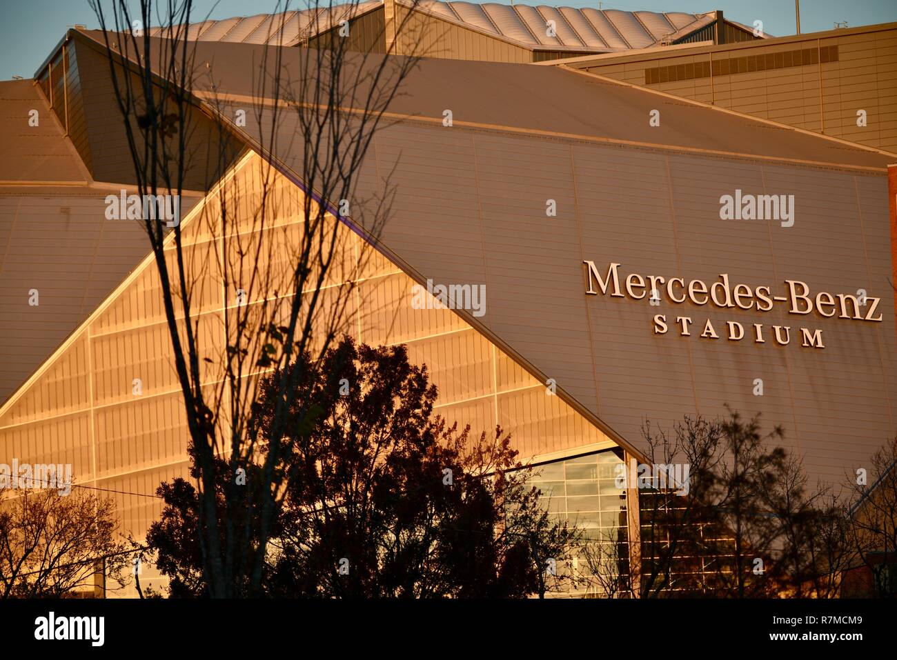 Atlanta falcons stadium hi-res stock photography and images - Alamy