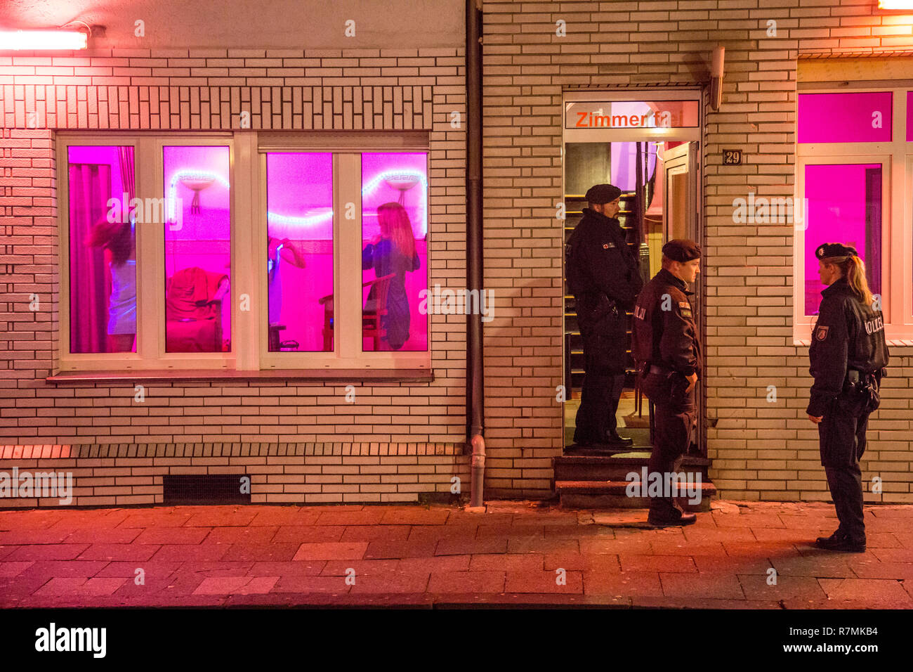 Revisor Feed på stille Police raid in the red light district, about 110 women and several punters  had their details checked, 17 women were arrested for Stock Photo - Alamy