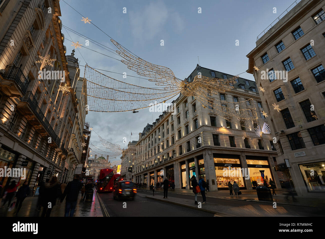 Angel christmas lights hires stock photography and images Alamy