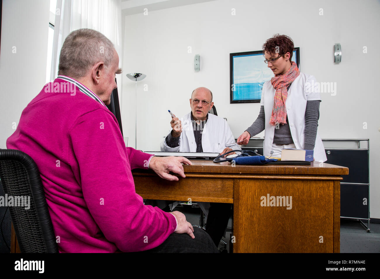 Elderly person with doctor hi-res stock photography and images - Alamy