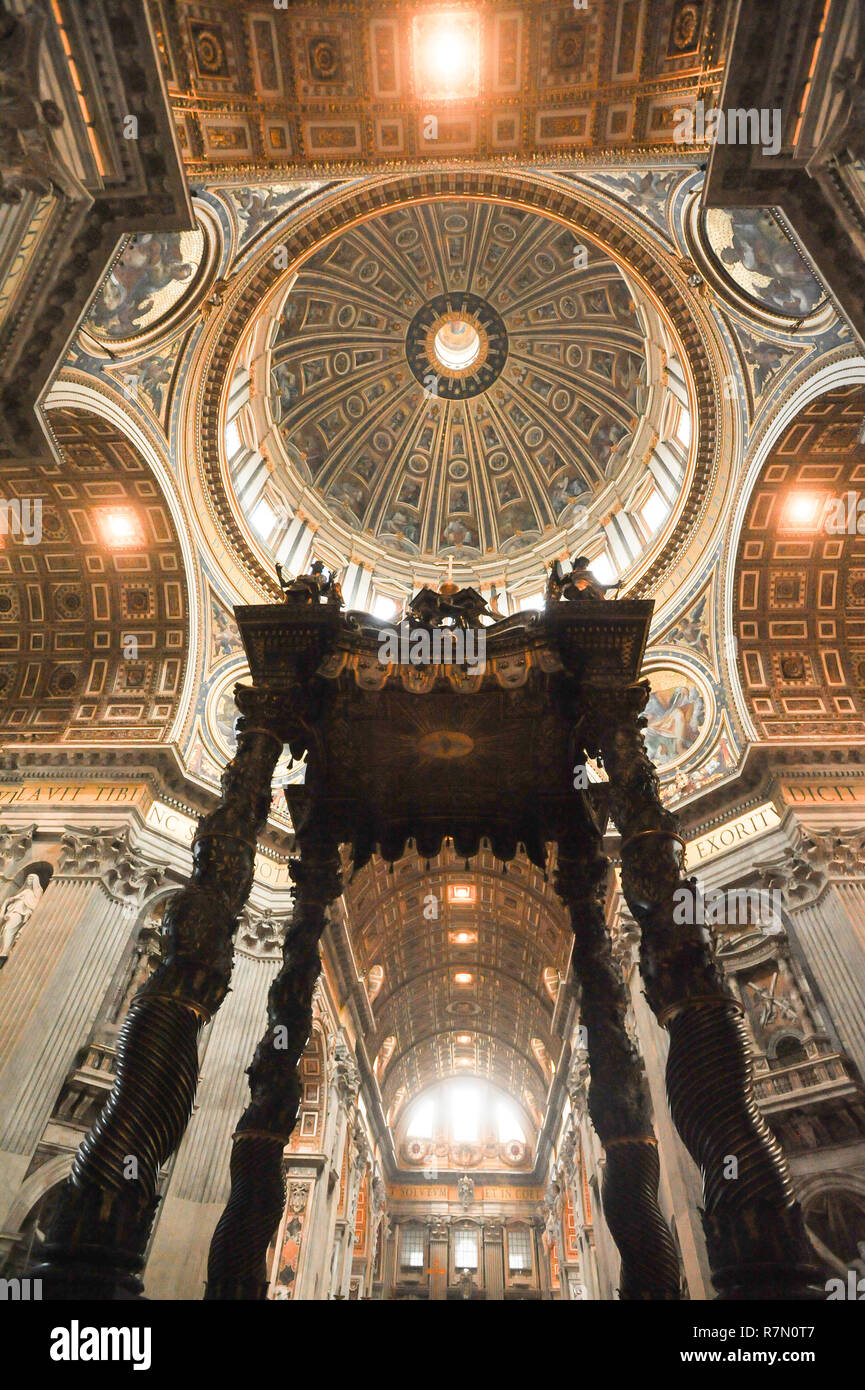 Michelangelo Dome, Baroque Papal Altar and Baldacchino by Gianlorenzo Bernini and Baroque Cattedra di San Pietro (Chair of Saint Peter or Throne of Sa Stock Photo