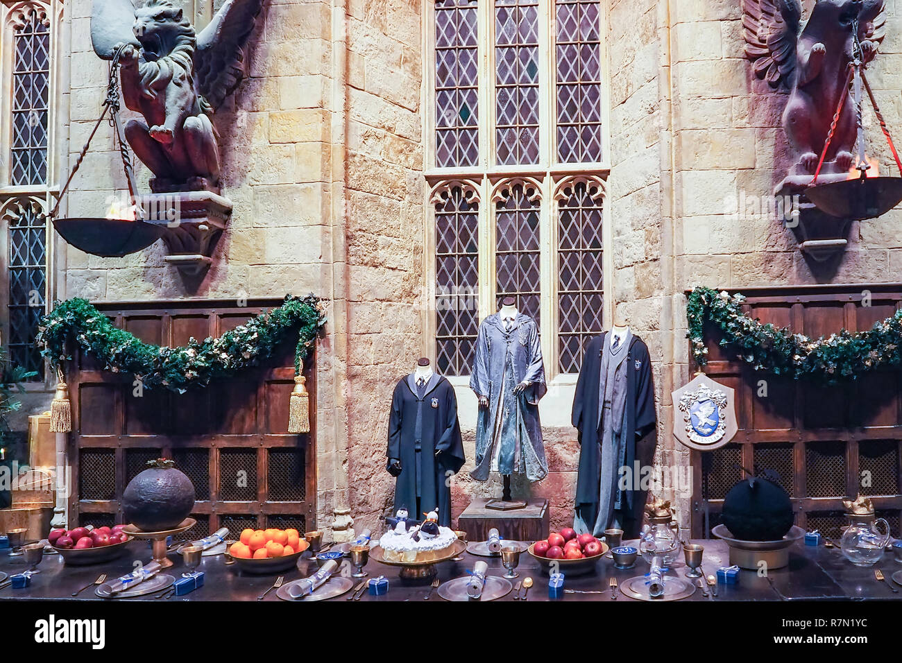 Velas colgando del techo - Harry Potter WB Studio Tour Fotografía de stock  - Alamy