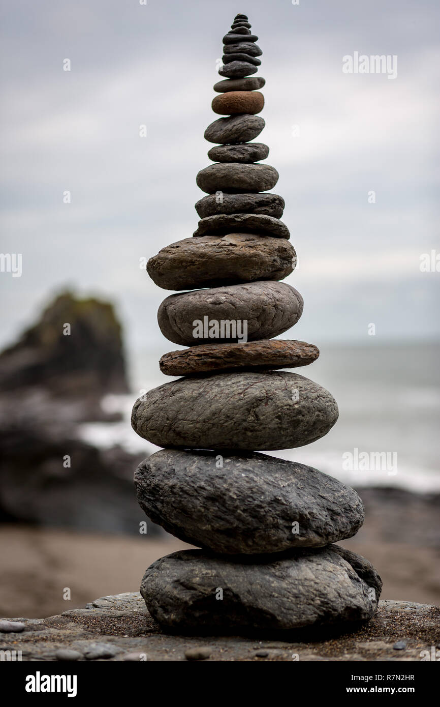 Stacking rocks hi-res stock photography and images - Alamy