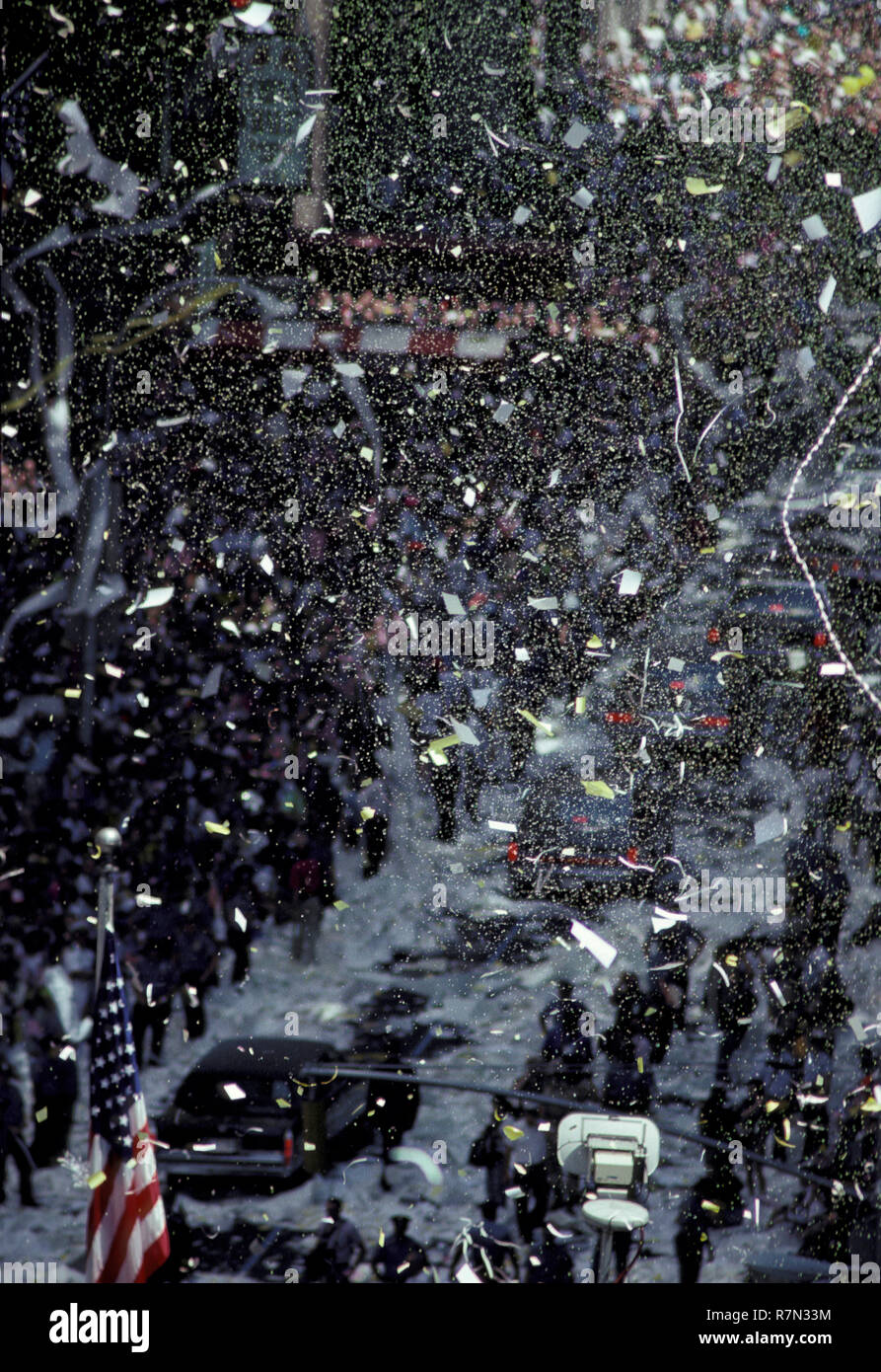 Gulf war ticker tape parade hires stock photography and images Alamy