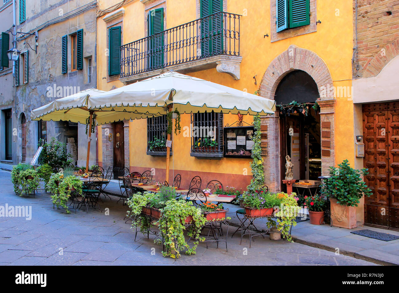 Street cafe in Montalcino town, Val d'Orcia, Tuscany, Italy. The town takes its name from a variety of oak tree that once covered the terrain. Stock Photo