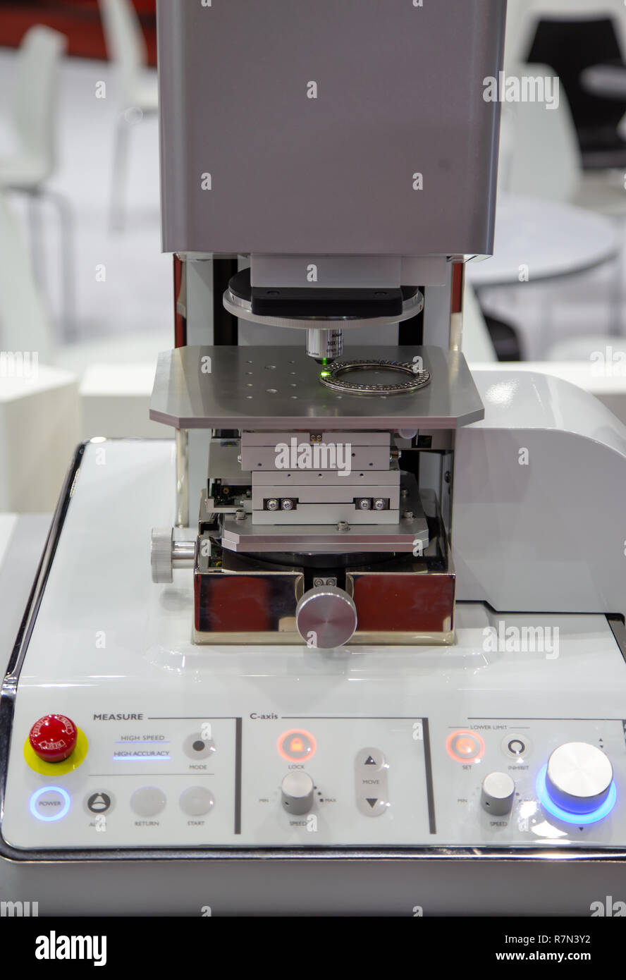 Surface roughness evaluation of workpiece by microscope Stock Photo