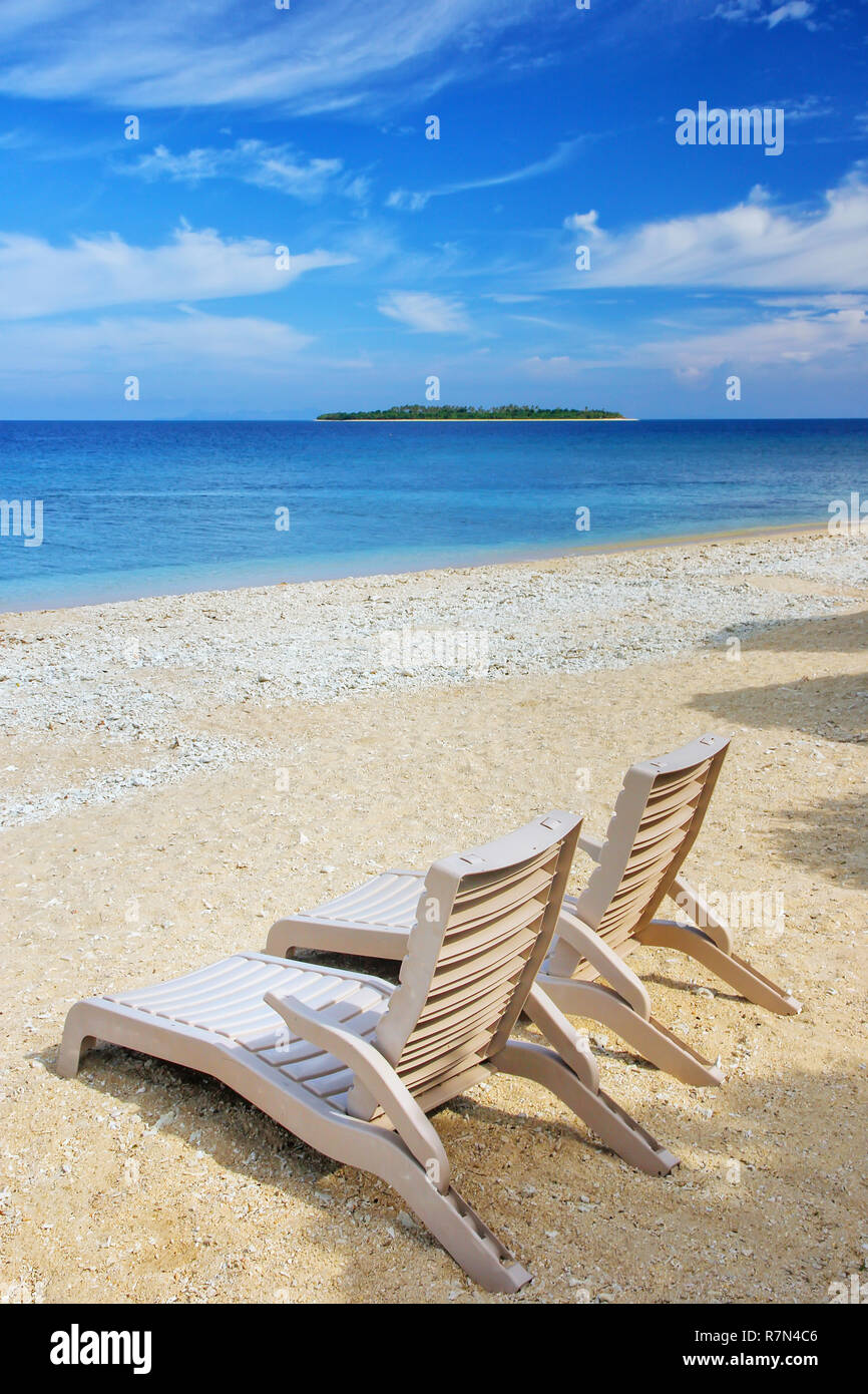 beach sun chairs