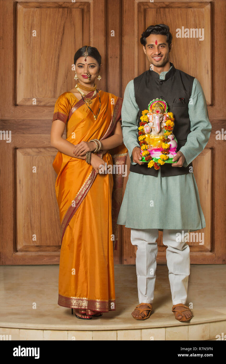 maharashtrian couple dress