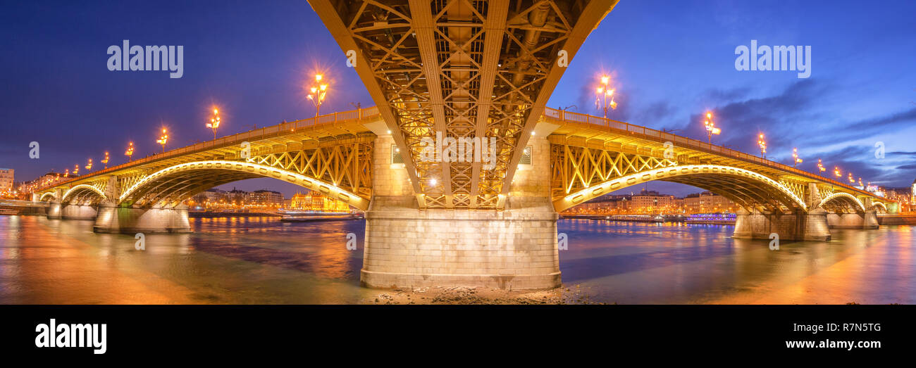Panorama of the illuminated Margit Bridge, Budapest Stock Photo