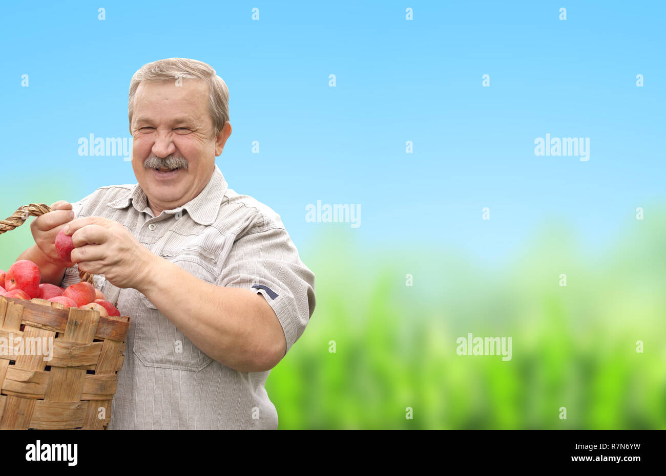 Harvesting season happy men hi-res stock photography and images - Alamy