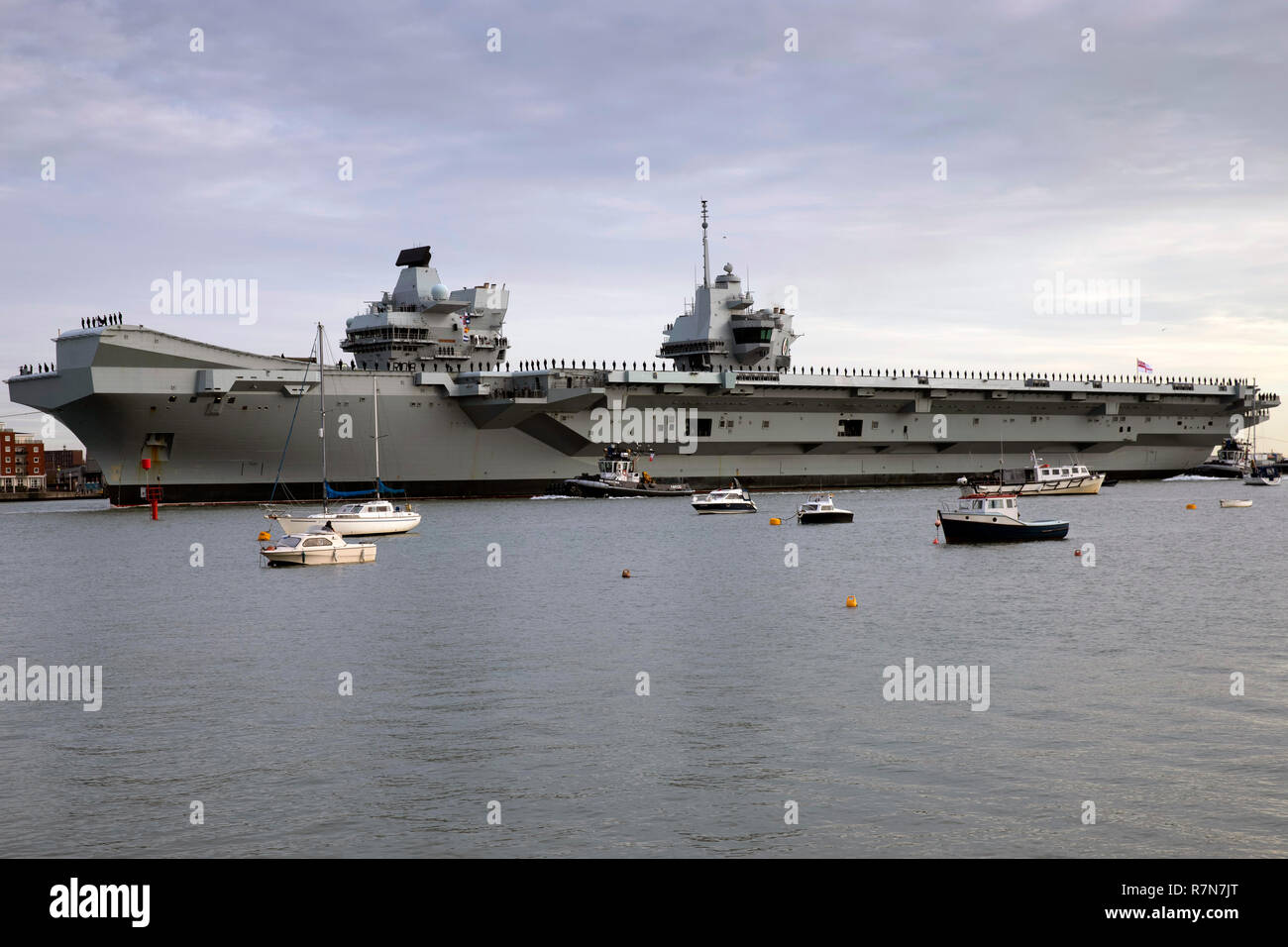 Royal Navy flagship HMS Queen Elizabeth arriving at her home port of Portsmouth on 10 December 2018 Stock Photo