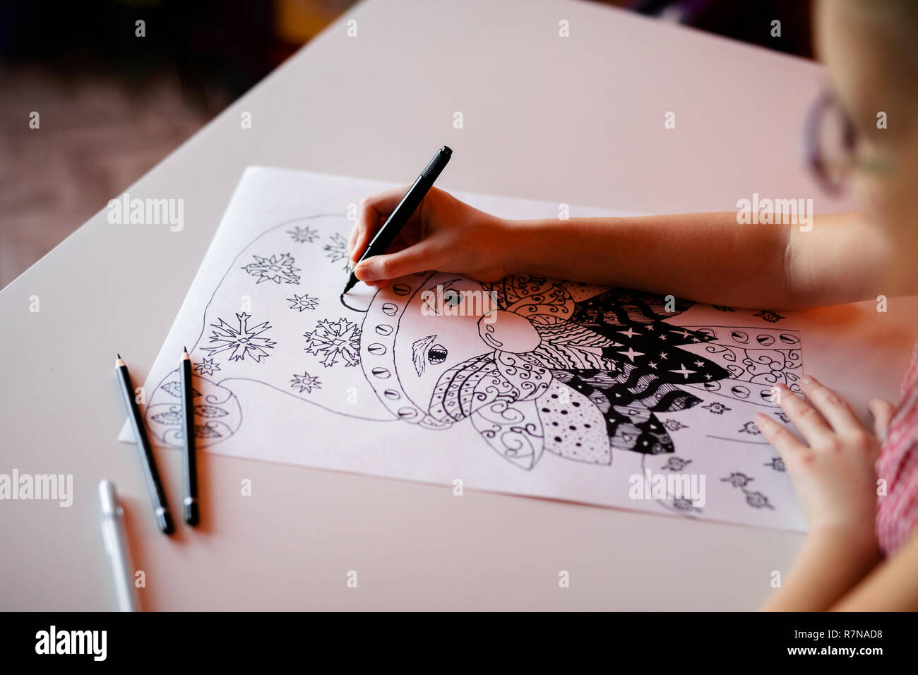 Pencil drawing new idea bulb on white paper Stock Photo - Alamy