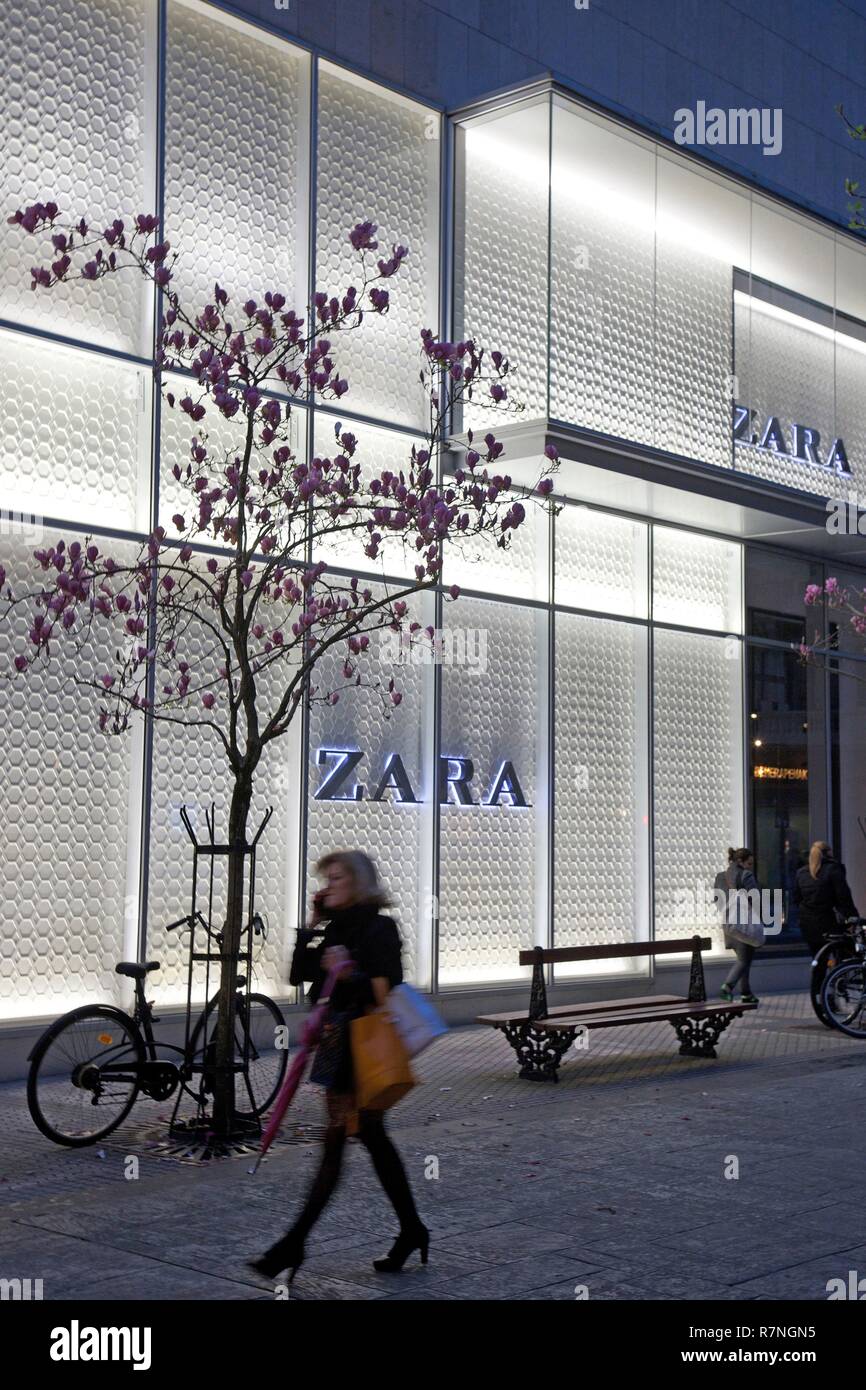 Spain, Basque country, San Sebastian, Zara shop, the largest of Europe, in  front of San Martin commercial center Stock Photo - Alamy