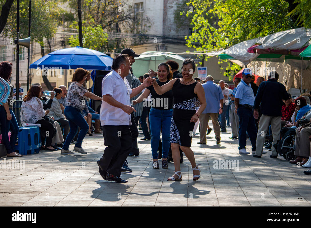 Couples salsa dancing in Alameda Park in Mexico City, Mexico Stock Photo