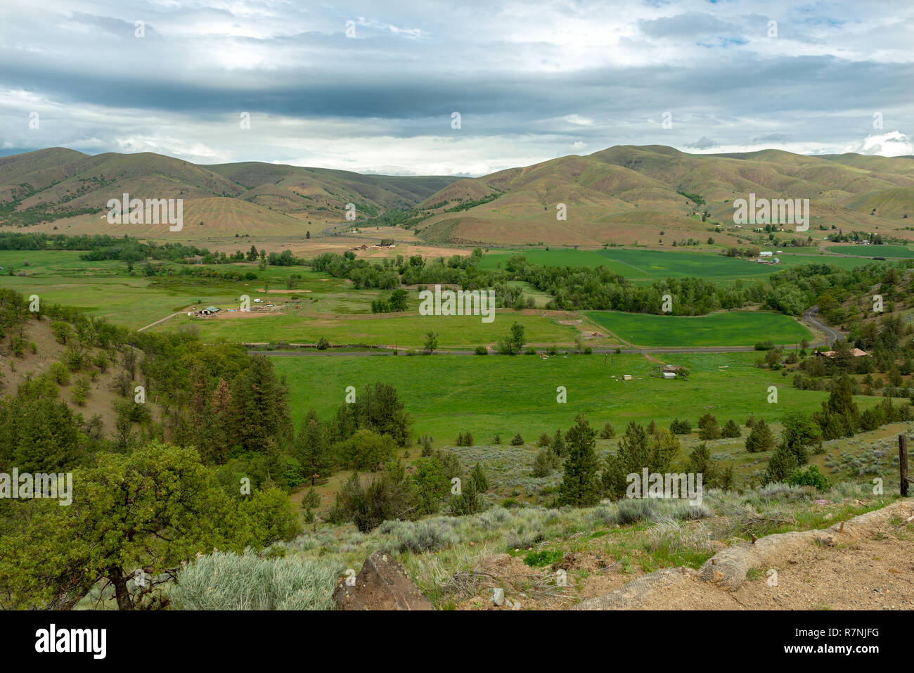 Overview of farms in the Tygh Valley in Oregon, USA Stock Photo Alamy