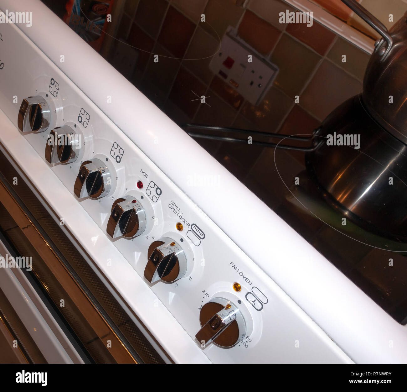 a clean cooker hob cleaned by professional cleaning services Stock Photo