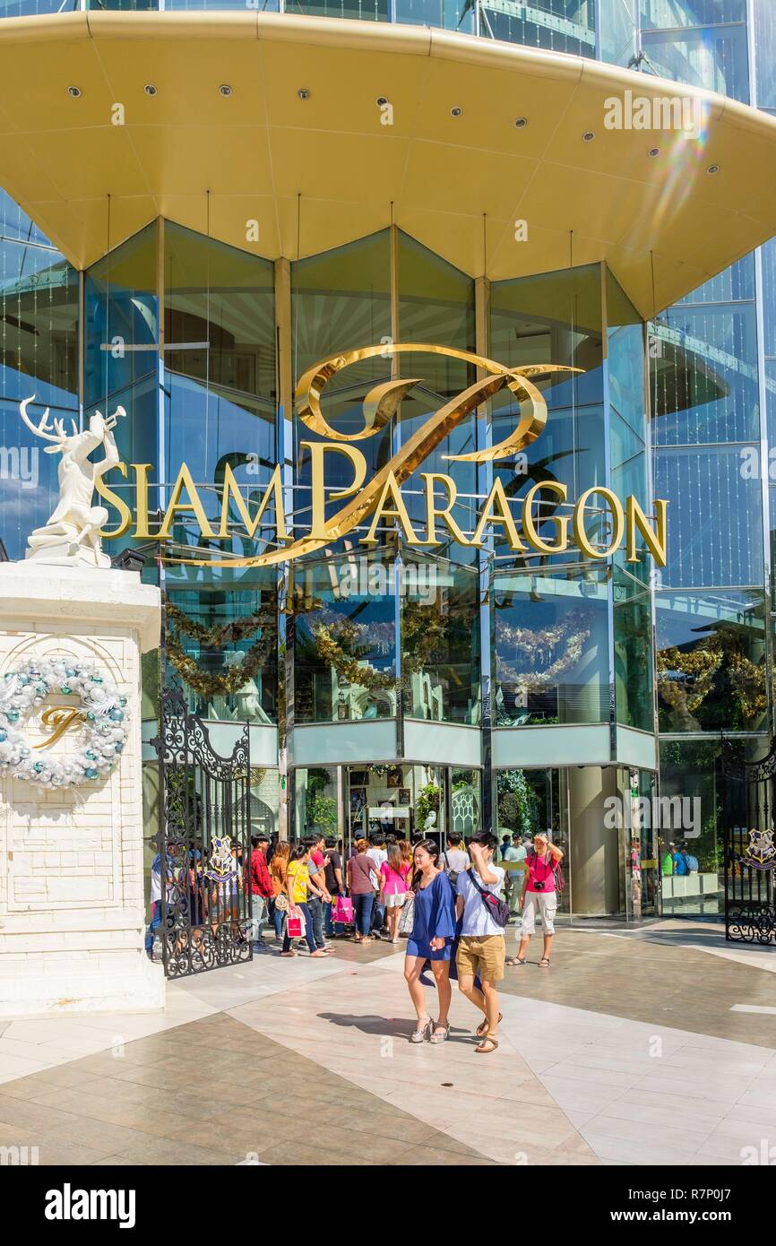 Front view of Giorgio Armani store in Siam Paragon Mall. Bangkok, Thailand.  – Stock Editorial Photo © OlegDoroshenko #70108221