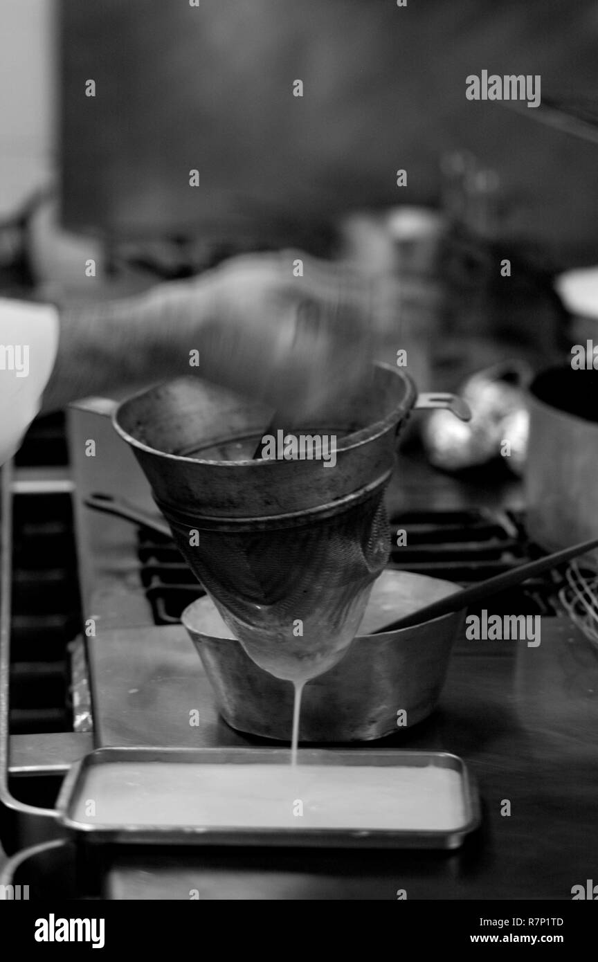 France, Paris, Restaurant Pierre Gagnaire, in the kitchen preparation