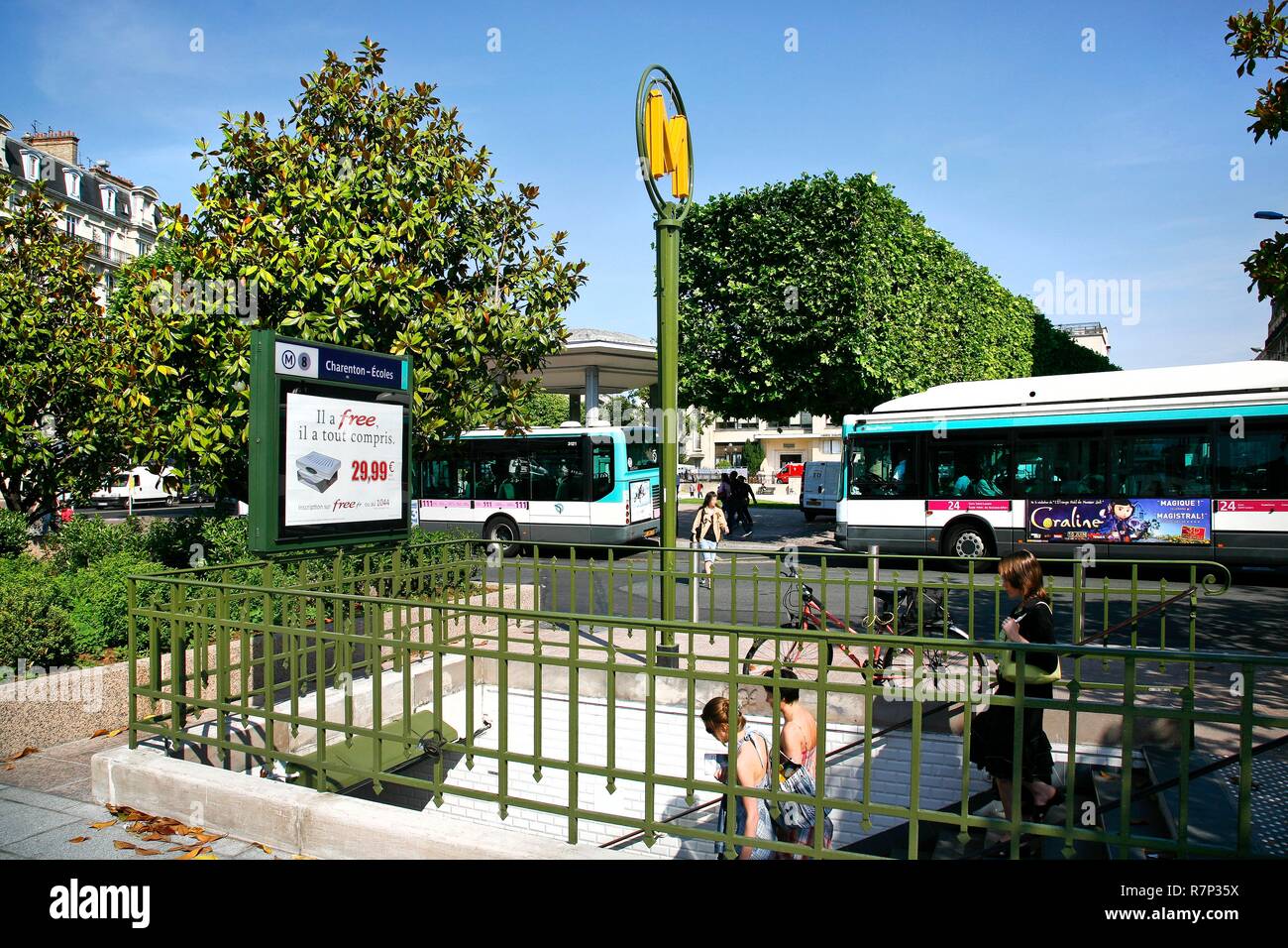 France, Val de Marne, Charenton, Rue de la Republique, Charenton Ecoles
