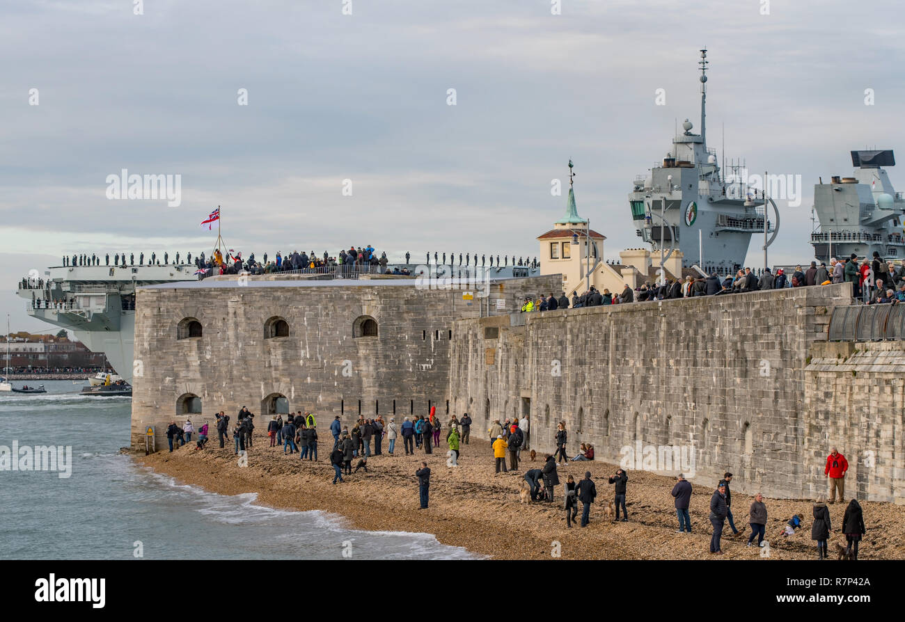 People watching the British Royal Navy aircraft carrier HMS Queen Elizabeth return to Portsmouth, UK  on 10/12/18 after the Westlant 18 deployment. Stock Photo