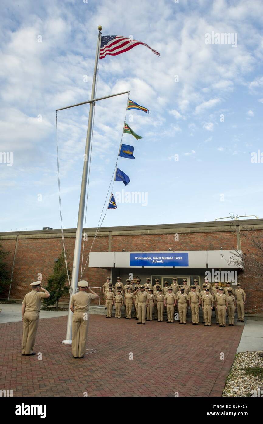 NORFOLK (March 27, 2017) Chief petty officers assigned to commander