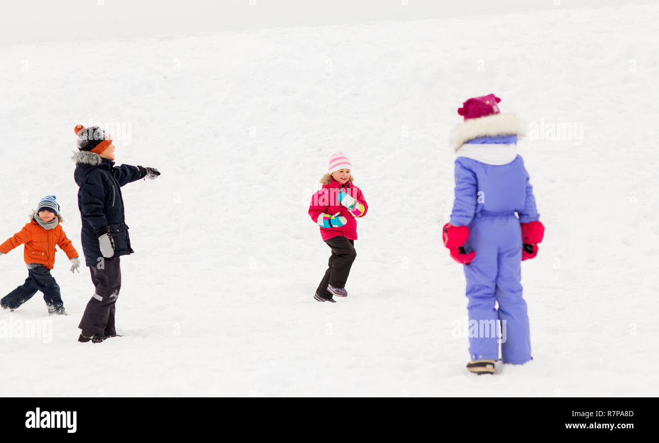 Happy kids playing in snow hi-res stock photography and images - Page 3 -  Alamy