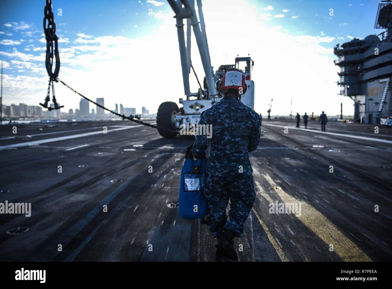 Carrier aircraft crash crane hi-res stock photography and images - Alamy