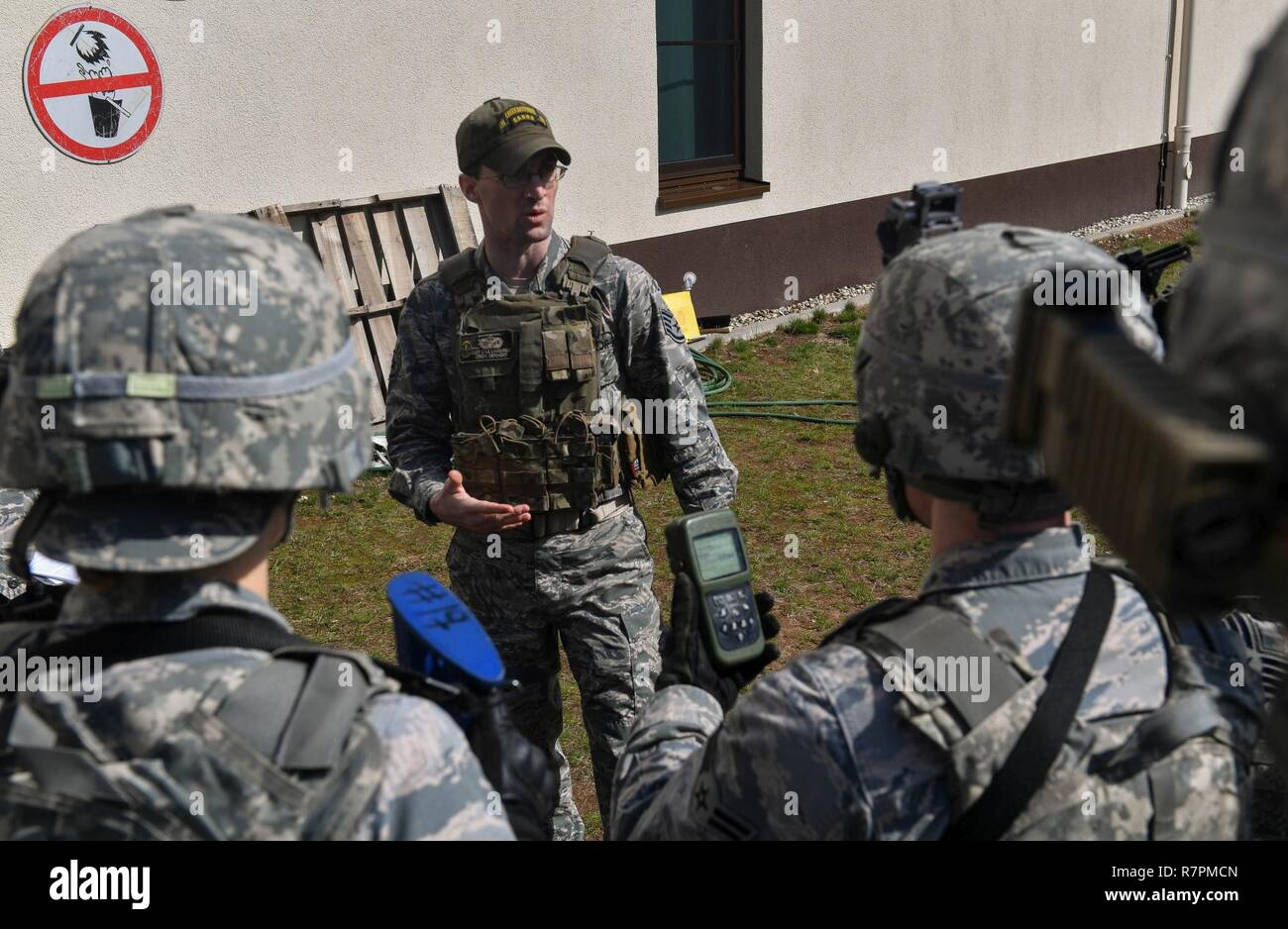 STICKER USAF 569TH U.S FORCES POLICE SQUADRON STICKER USAF 569TH U.S FORCES POLICE SQUADRON