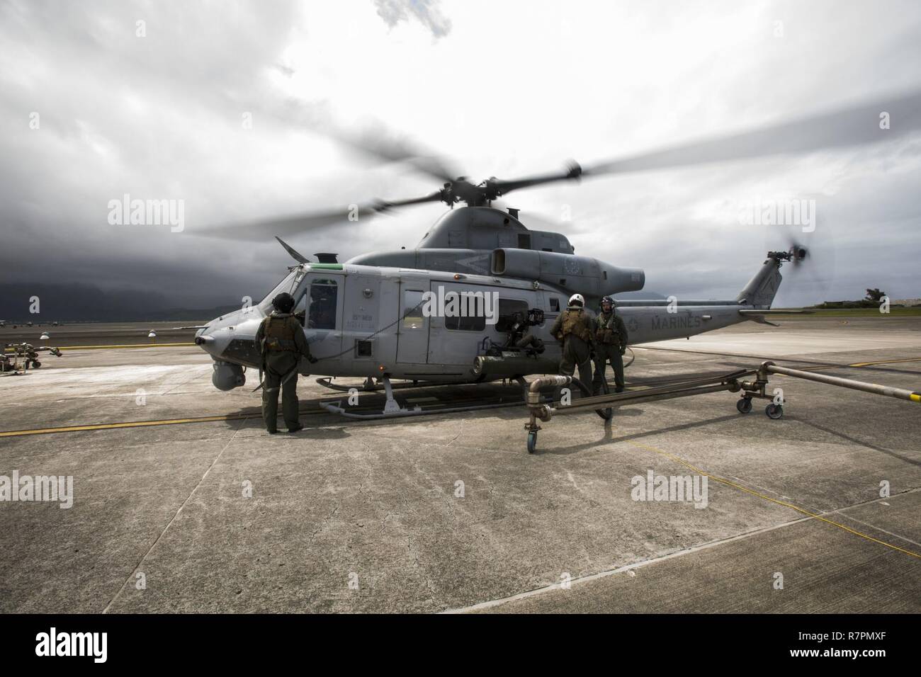 Aircrewmen with Marine Light Attack Helicopter Squadron 367, refuel ...
