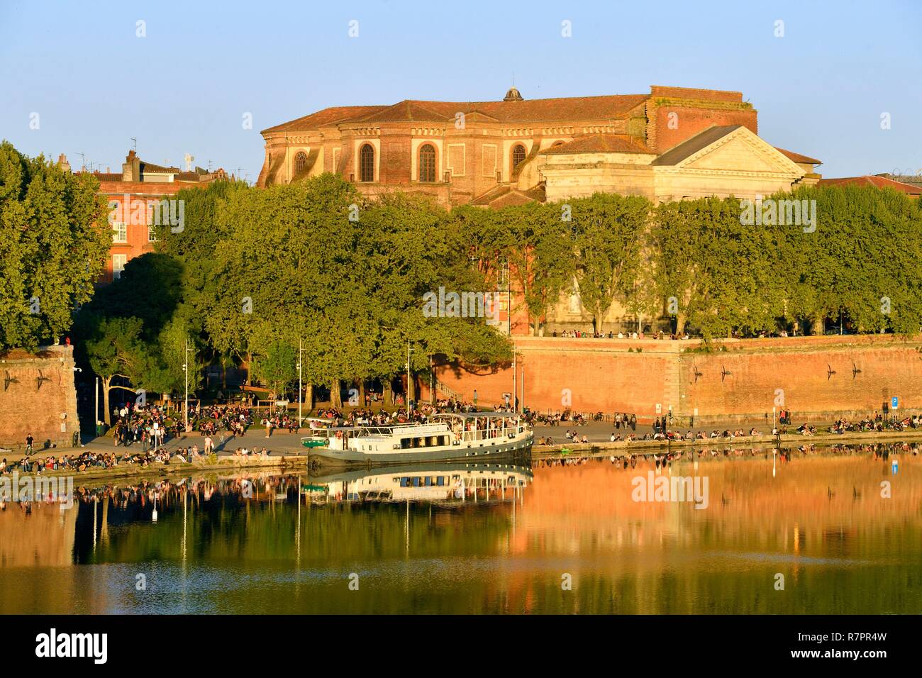 France, Haute Garonne, Toulouse, Garonne banks, Quai de la Daurade and
