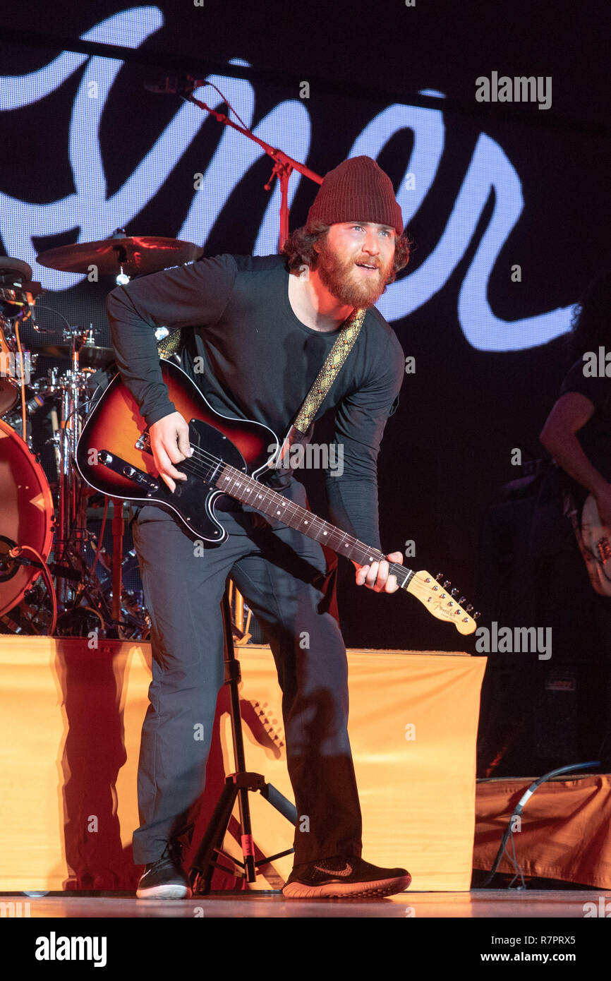 Mike Posner Almost Acoustic Christmas 2024 Doti Kendra