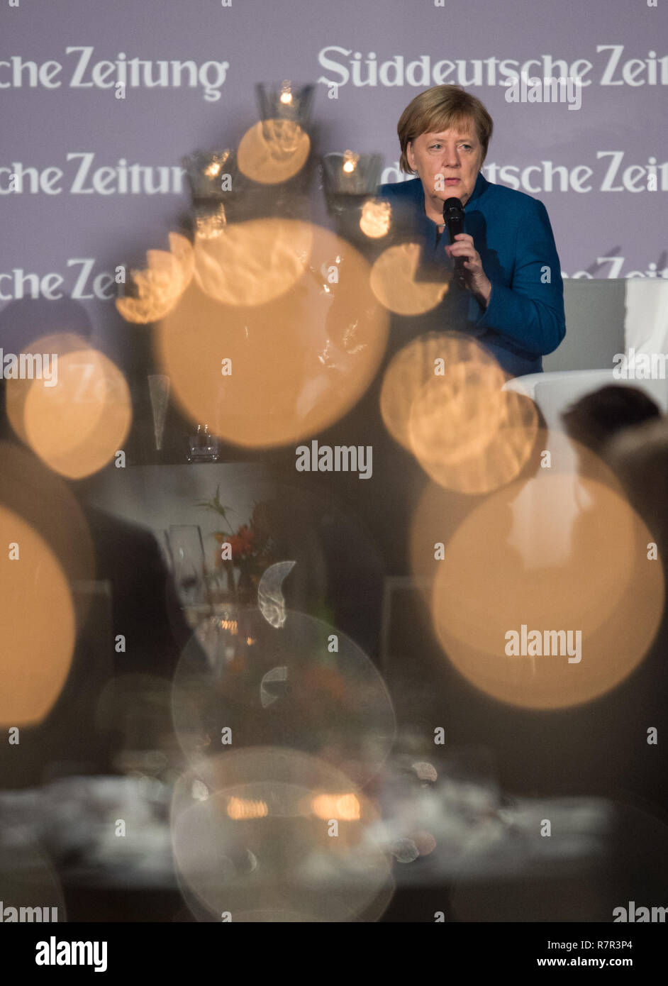 Berlin, Deutschland. 13th Nov, 2018. Federal Chancellor Angela MERKEL during a conversation with Kurt Kister. aftert the European economy in the German historical museum in the course of the Sueddeutsche newspaper economic summit 2018 in Berlin, Germany on 13.11.2018. | Usage worldwide Credit: dpa/Alamy Live News Stock Photo