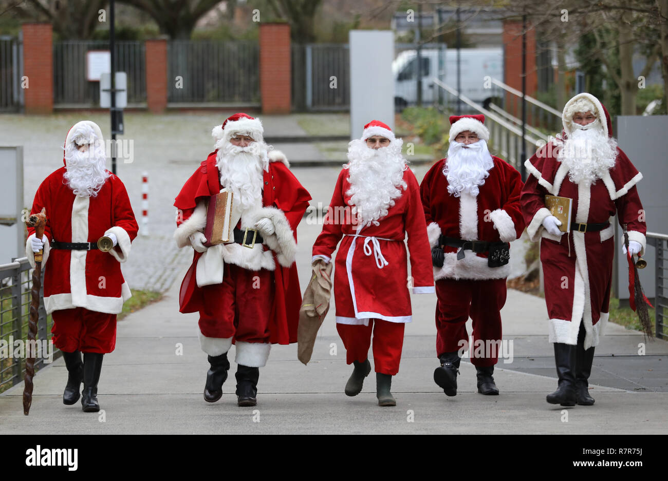 Rostock, Germany. 11th Dec, 2018. With the Santa Claus switching of the agency for work introduce themselves five Santa Clauses in service clothes, in order to apply for a job. This year, 40 Santa Clauses will be looked after by the job agency, almost all of whom will also be on duty on Christmas Eve, with only a few at company parties in advance. Credit: Bernd Wüstneck/dpa/Alamy Live News Stock Photo