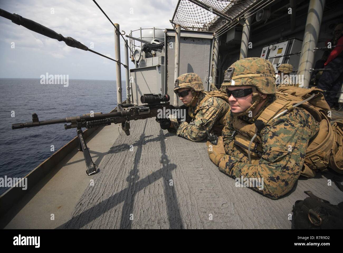 PHILIPPINE SEA (March 29, 2017) Lance Cpl. Lee Flodder, right, from Batesville, Ind., and Lance Cpl. Anthony Deherrera, from Amarillo, Texas, assigned to the 31st Marine Expeditionary Unit (MEU), man an M240B machine gun aboard the amphibious assault ship USS Bonhomme Richard (LHD 6) as part of a simulated straits transit meant to exercise U.S. Navy-Marine Corps integrated defense procedures. Bonhomme Richard, flagship of the Bonhomme Richard Expeditionary Strike Group, with embarked 31st Marine Expeditionary Unit, is on a routine patrol, operating in the Indo-Asia-Pacific region to enhance wa Stock Photo