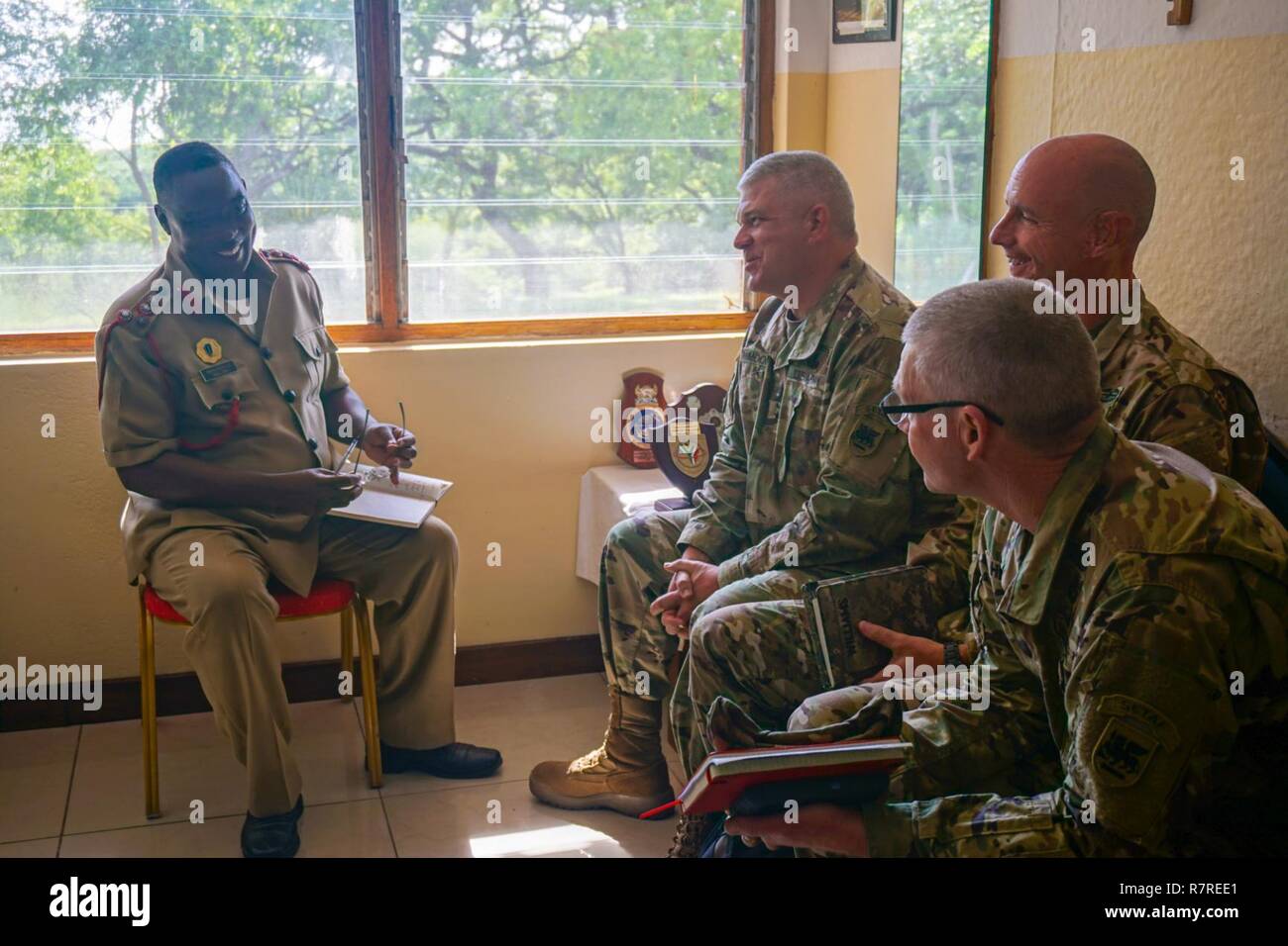 Malawi Brig. Gen. Swithun Mchungula, commandant of the Malawi Armed Forces College, speaks with U.S. Army Brig. Gen. Kenneth Moore, U.S. Army Africa deputy commander, Lt. Col. Ed Williams, Defense Attache for the U.S. Embassy in Malawi, and Col. Anthony Healey, U.S. Army Africa G7 director, at the Malawi Armed Forces College, Salima, Malawi, during the final planning event for the Africa Land Forces Summit 2017, March 28, 2017. ALFS is an annual, weeklong seminar bringing together land force chiefs from across Africa for candid dialog to discuss and develop cooperative solutions to regional an Stock Photo