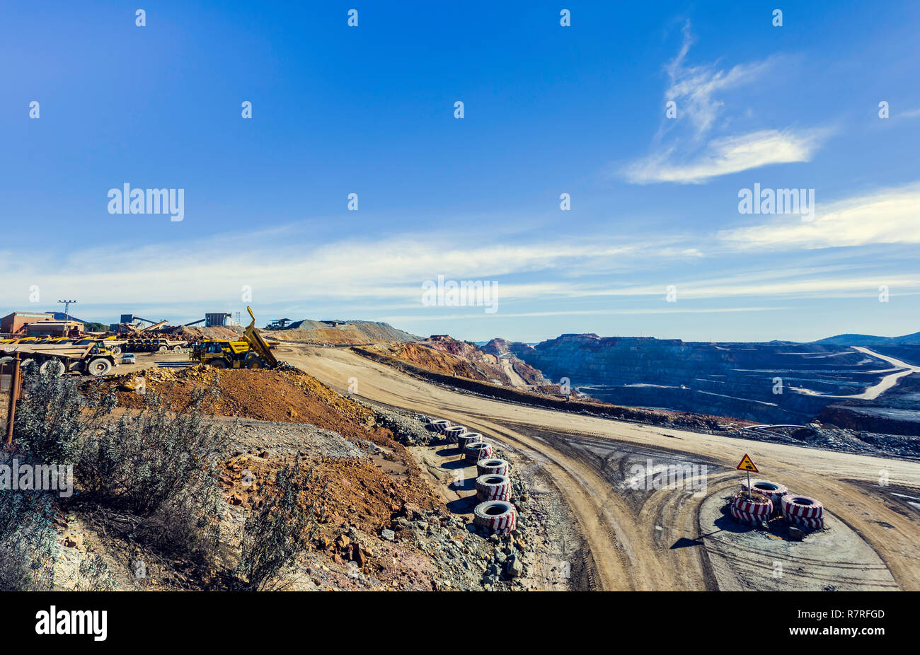 Pensilva  Plenty of cars at the bottom of Gold Diggings quarry