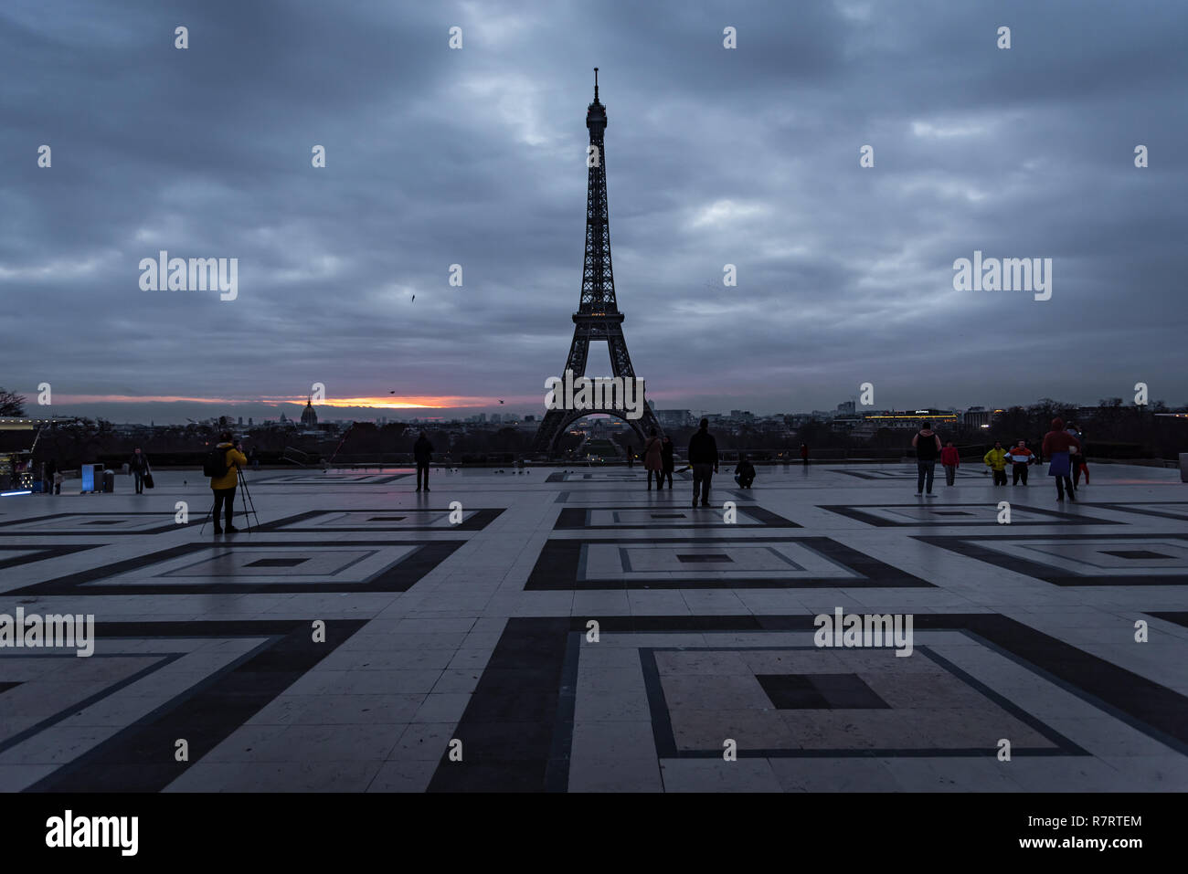 Eiffel Tower at dawn, Paris Stock Photo - Alamy