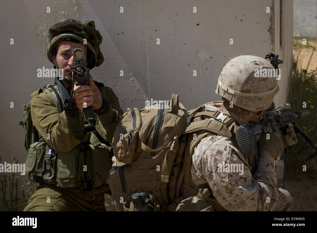 U S Marine Lance Cpl Hector Olmo Sanabria A Rifleman With Marine Rotational Force Europe 17 1 Posts Actualit�, albums, titres, clips, singles, biographie, concerts et photos de hector olmo. alamy
