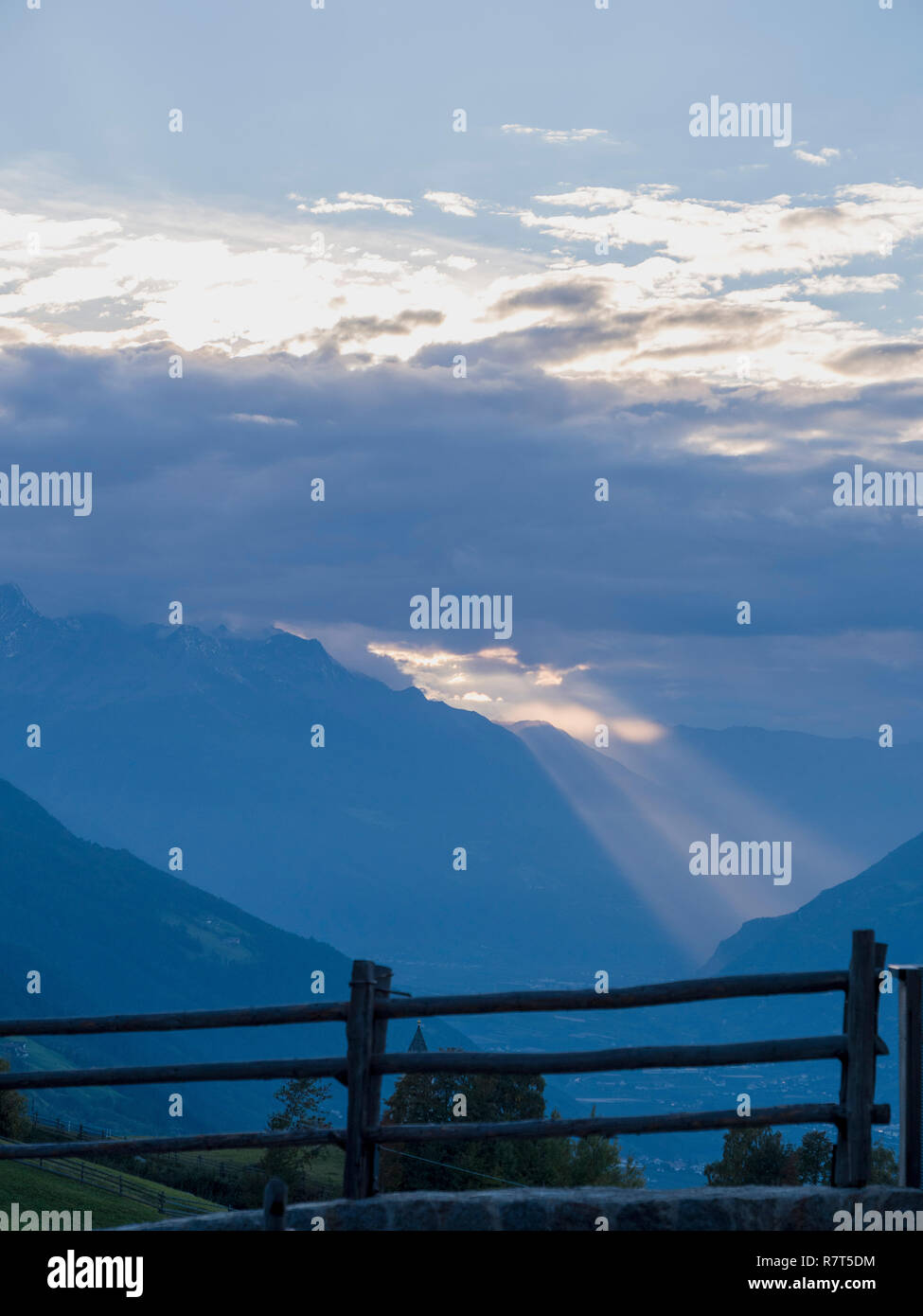 Blick von der Aschbach Seilbahn in den Vinschgau, Algund, Region Südtirol-Bolzano, Italien, Europa Stock Photo