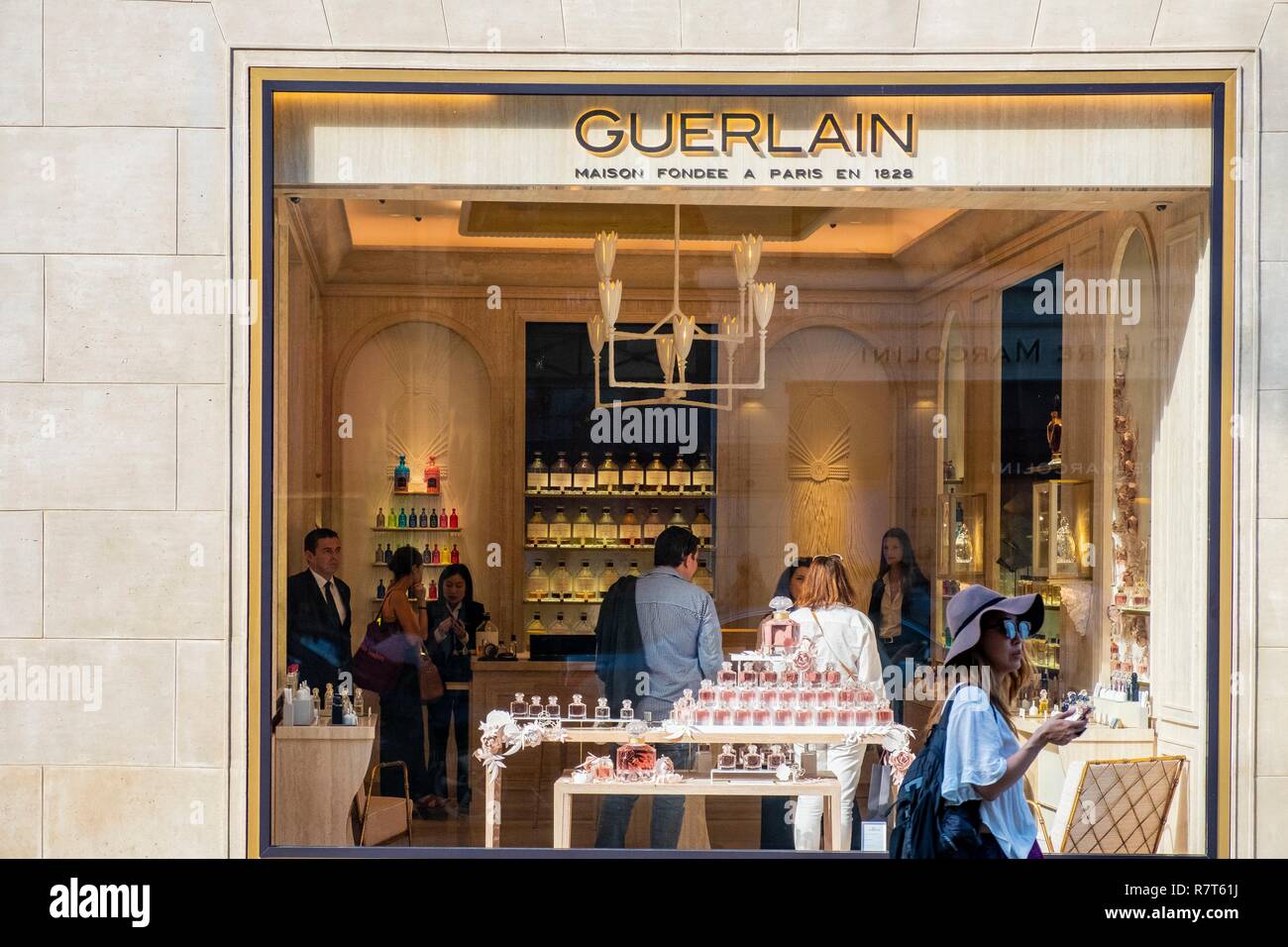 Guerlain store paris hires stock photography and images Alamy