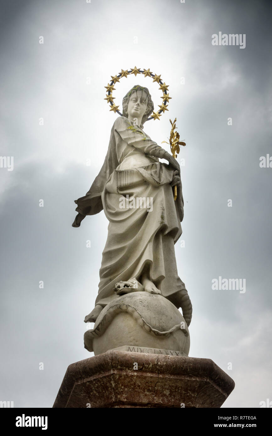 Virgin Mary statue Stock Photo Alamy
