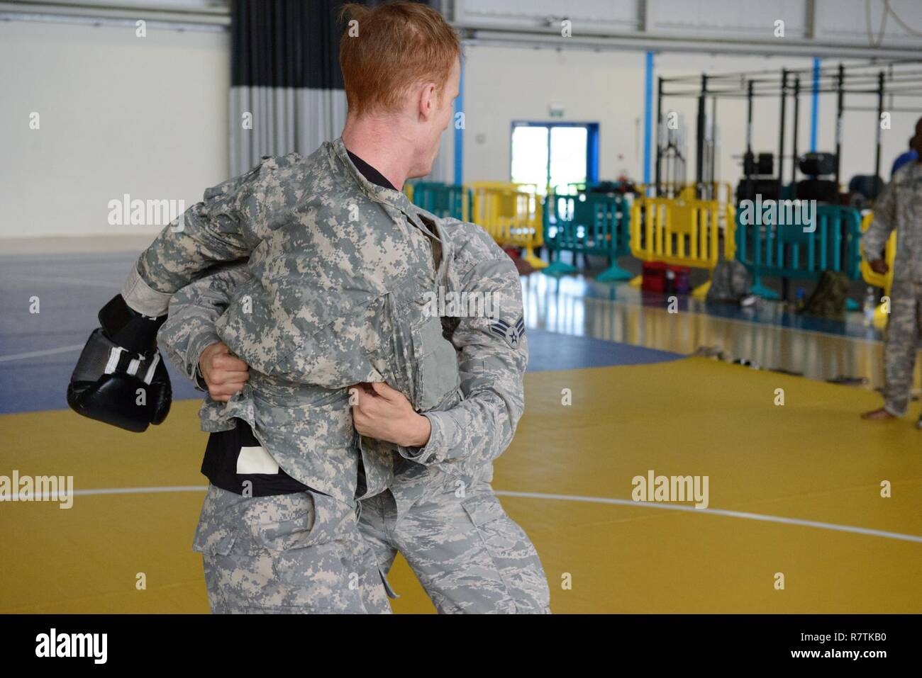 Army basic combatives instructor class hi-res stock photography and ...