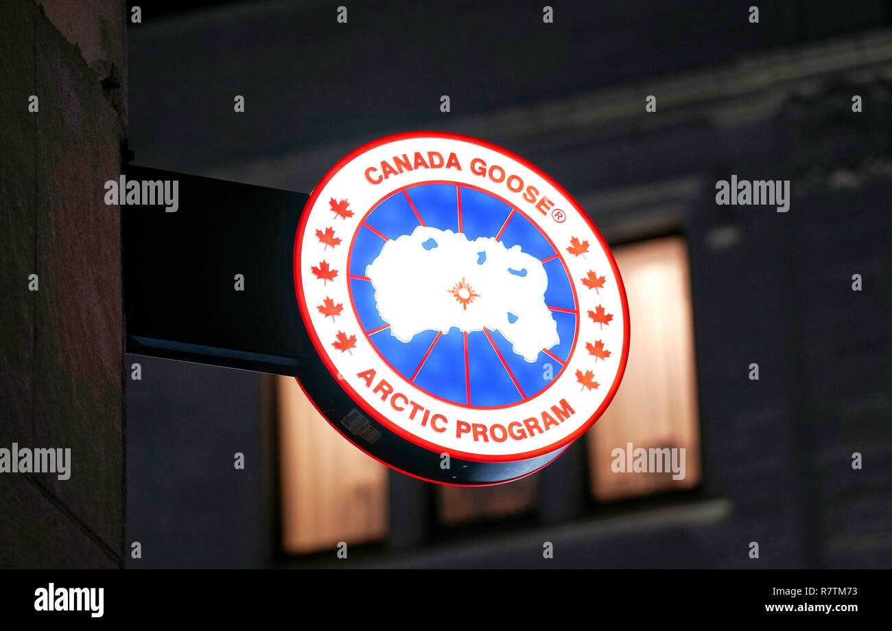 Canada goose store hi-res stock photography and images - Alamy